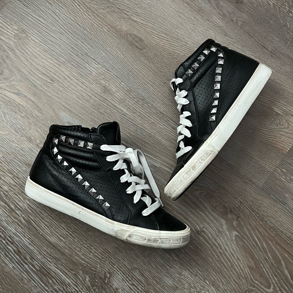 Steve Madden Perforated Black Leather Stud Detail High Top Sneakers Size 9